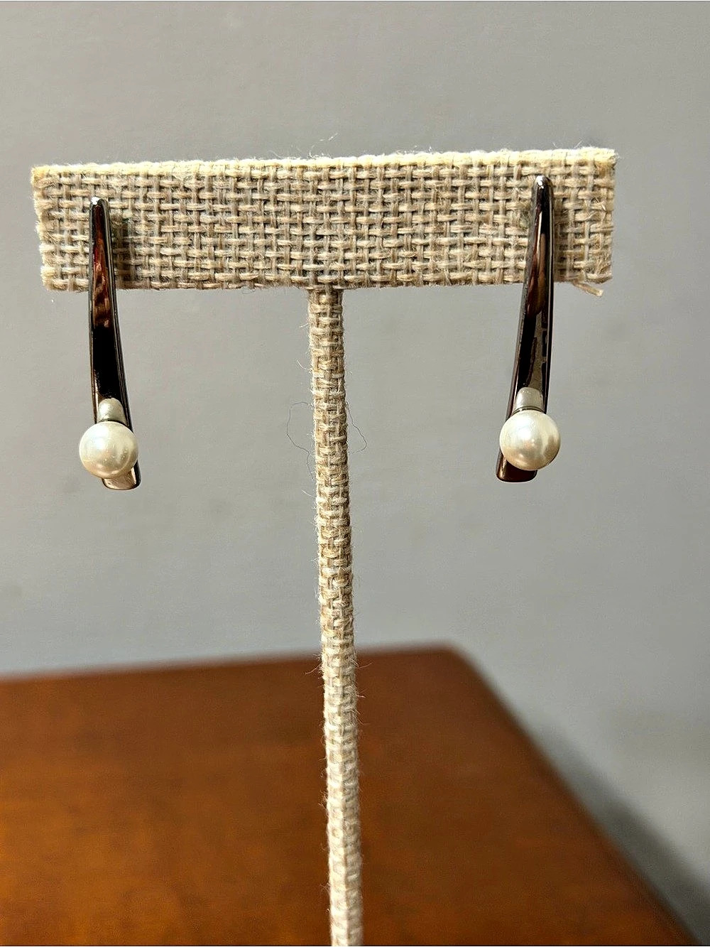 Pearl Drop Earrings in Brown & White Like New